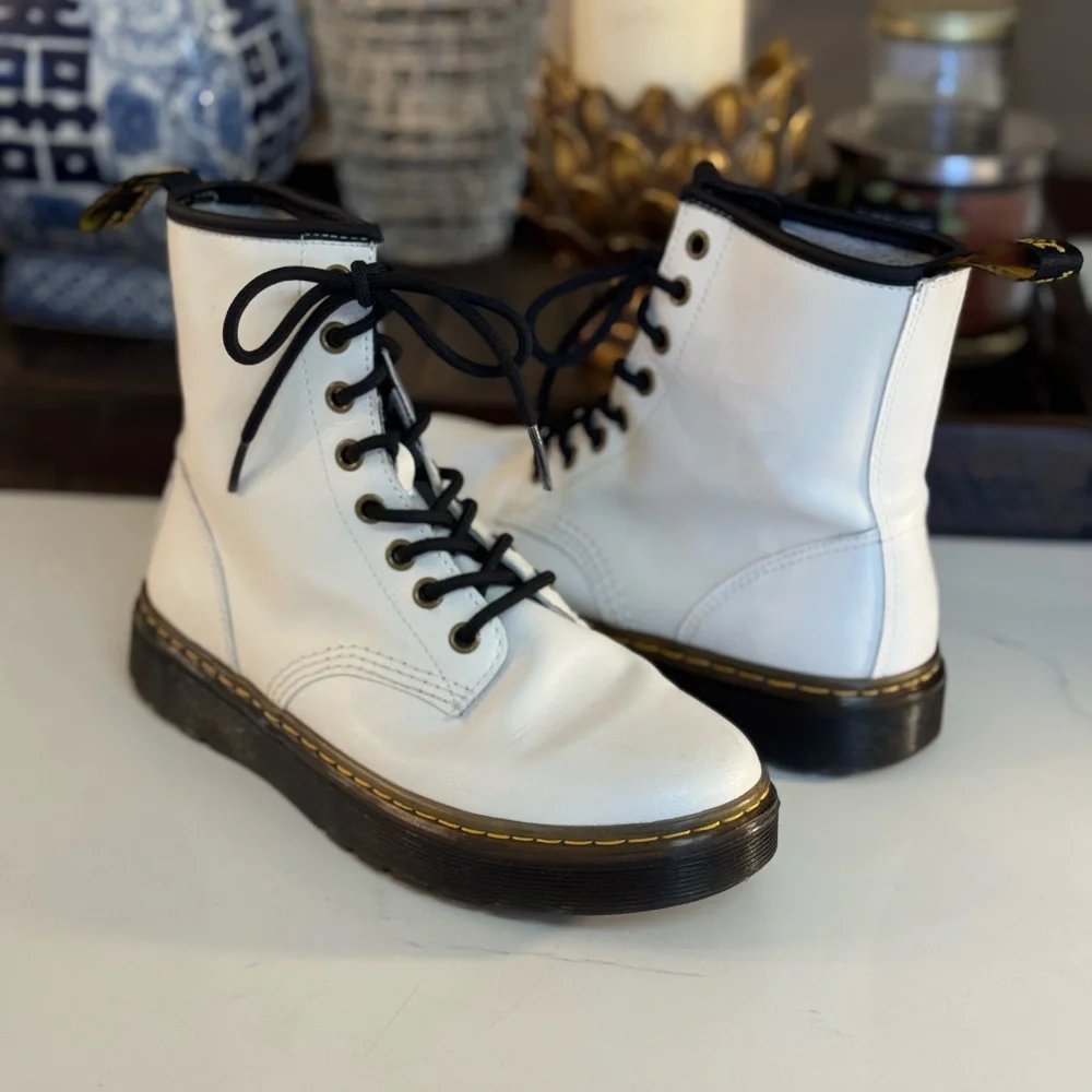 🤍 DR. MARTENS WHITE LEATHER LACE UP ANKLE BOOTS! - Picture 3 of 9